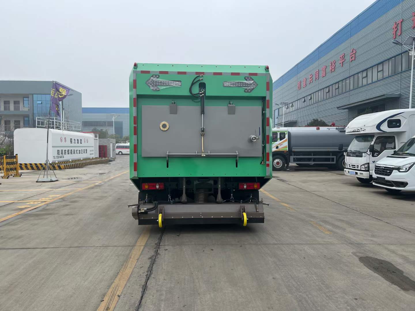 天錦深度保潔車 16方干濕兩用吸塵車，城市清潔新標桿
